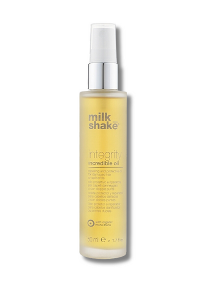 milk_shake® Integrity Incredible Oil is an intensive leave-in treatment designed to prevent and repair split ends, protect hair from heat damage, and combat stress factors that weaken hair. Enriched with nourishing and protective ingredients, it strengthens the hair shaft, enhances softness, and detangles hair effortlessly.